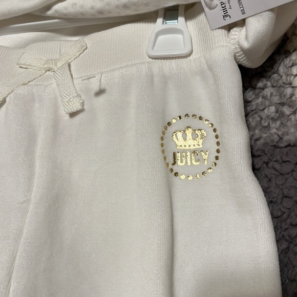 NWT Girls Juicy Couture Velour Cream and Gold Track Suit Sweat Suit Sz 5 - Picture 10 of 10
